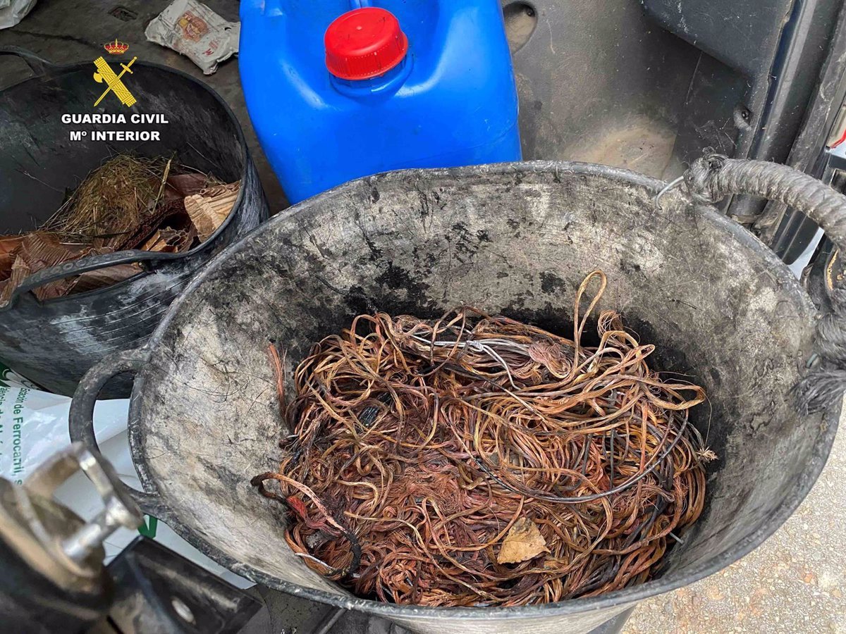 Un hombre ha sido arrestado por 11 robos de canalones y cables de cobre en Cenicero, con un valor de más de 15.000 euros.