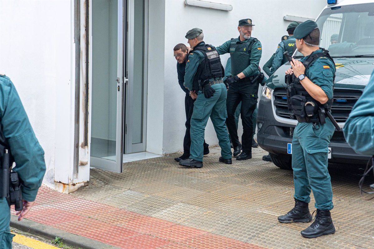 El tribunal de Barbate (Cádiz) deniega la libertad de dos de los detenidos tras el fallecimiento de dos agentes de la Guardia Civil.