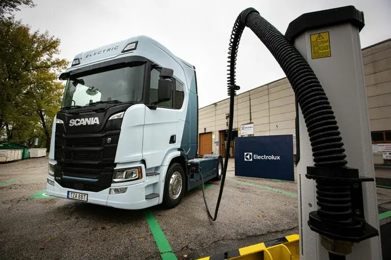 Electrolux abre la primera estación de carga rápida para camiones eléctricos en Susegana.