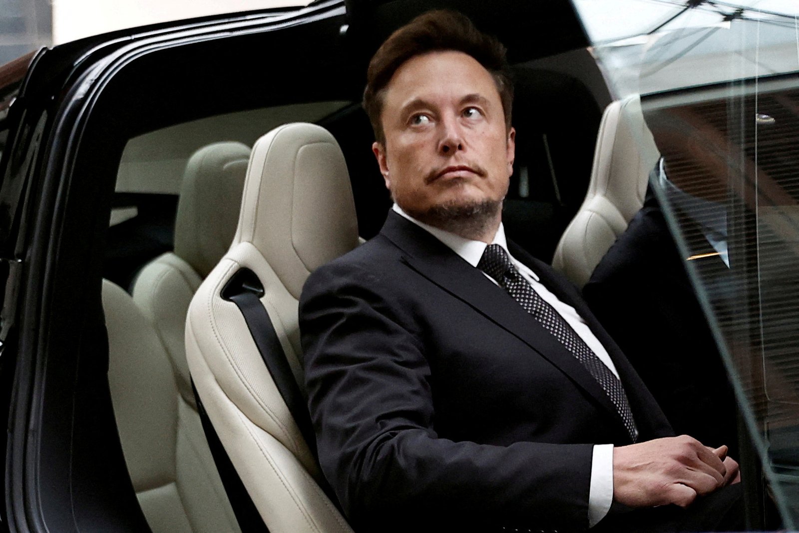 Elon Musk visitó China mientras Tesla busca lanzar tecnología de conducción autónoma