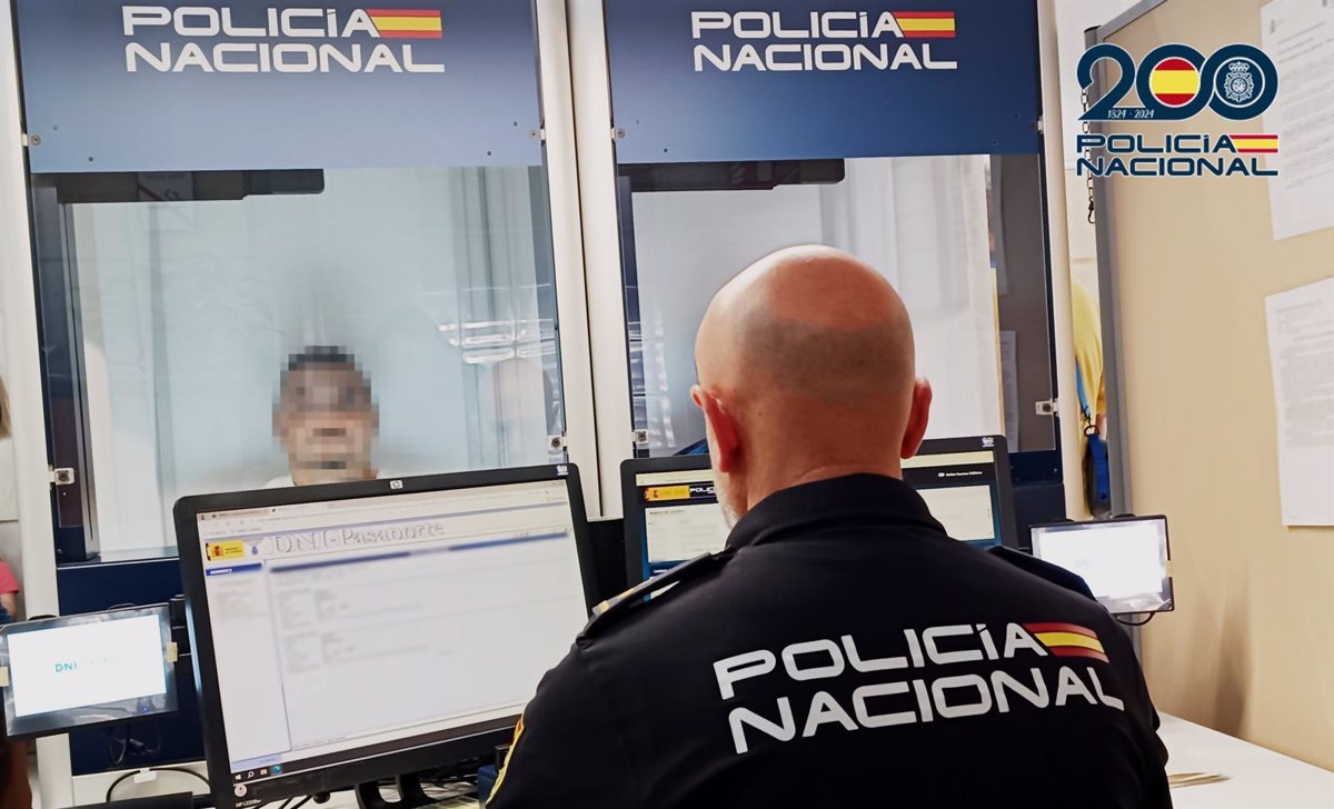 La Policía Nacional ha puesto en funcionamiento seis nuevas unidades de DNI Express en comisarías de Castilla-La Mancha.