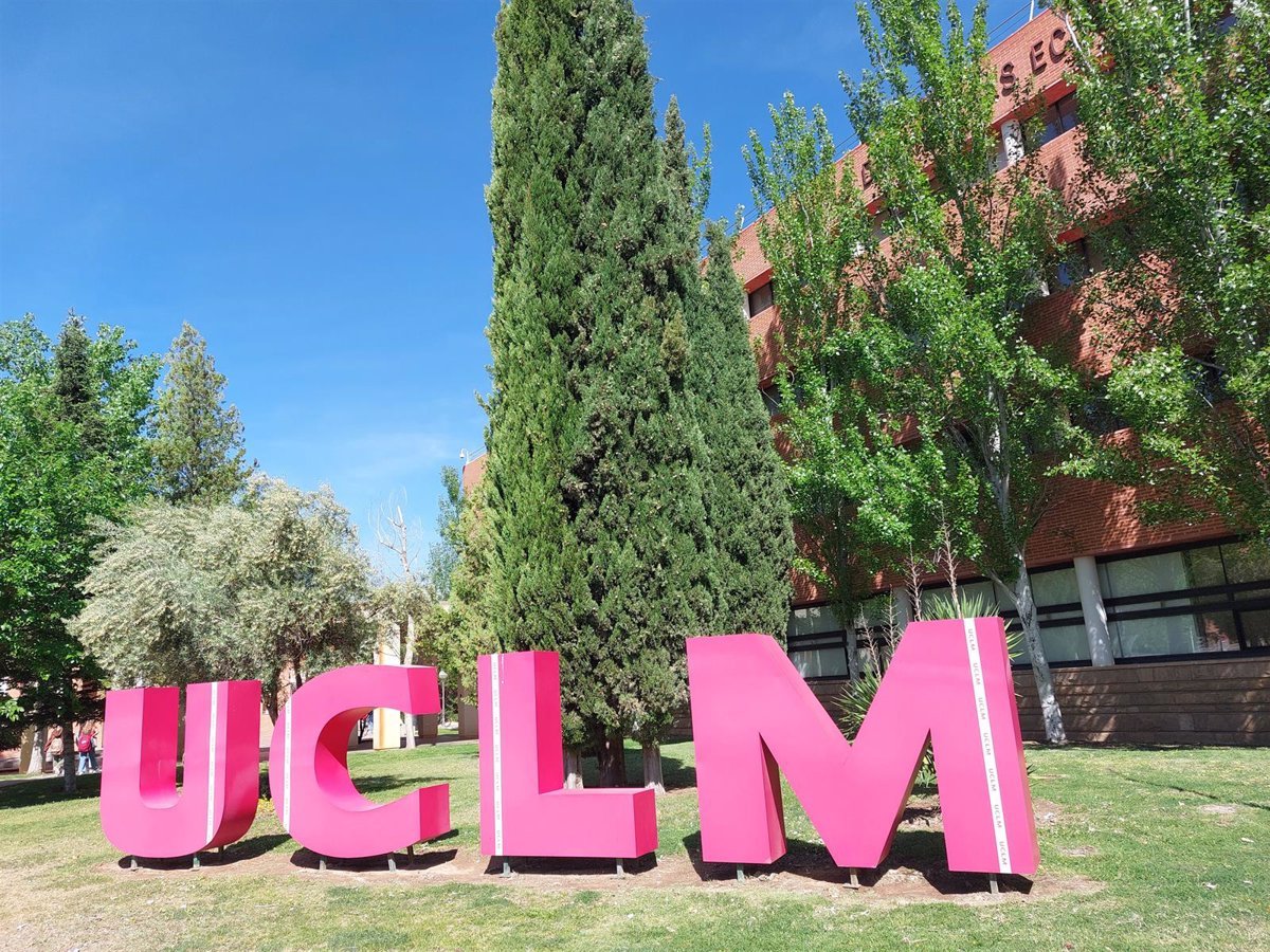 La UCLM seguirá sin aumentar los precios de los diplomas y másteres por otro año más.