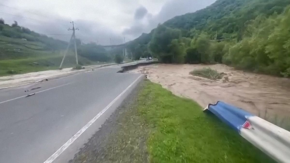 Las peores inundaciones en años han causado al menos cuatro muertos en Armenia.