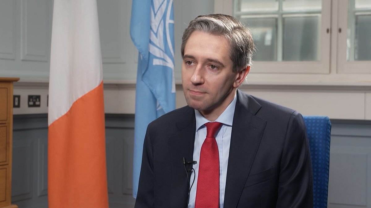 Simon Harris: The two-state solution in the Middle East is the path to peace. 

Simon Harris: La solución de dos Estados en Oriente Próximo es el camino hacia la paz.