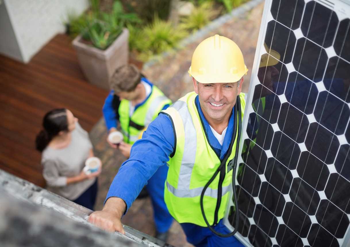 Todo lo que necesitas saber sobre la instalación de paneles solares es que es una forma sostenible y eficiente de generar energía renovable para tu hogar o negocio. Los paneles solares convierten la luz solar en electricidad y pueden ayudarte a ahorrar dinero en tus facturas de energía a largo plazo. Antes de instalar paneles solares, es importante considerar el tamaño de tu sistema, la ubicación de los paneles y la orientación adecuada para maximizar la producción de energía. Además, es fundamental contratar a un instalador profesional y obtener los permisos necesarios para asegurar una instalación segura y efectiva. ¡Aprovecha la energía del sol y haz la transición hacia un futuro más limpio y sostenible con paneles solares!