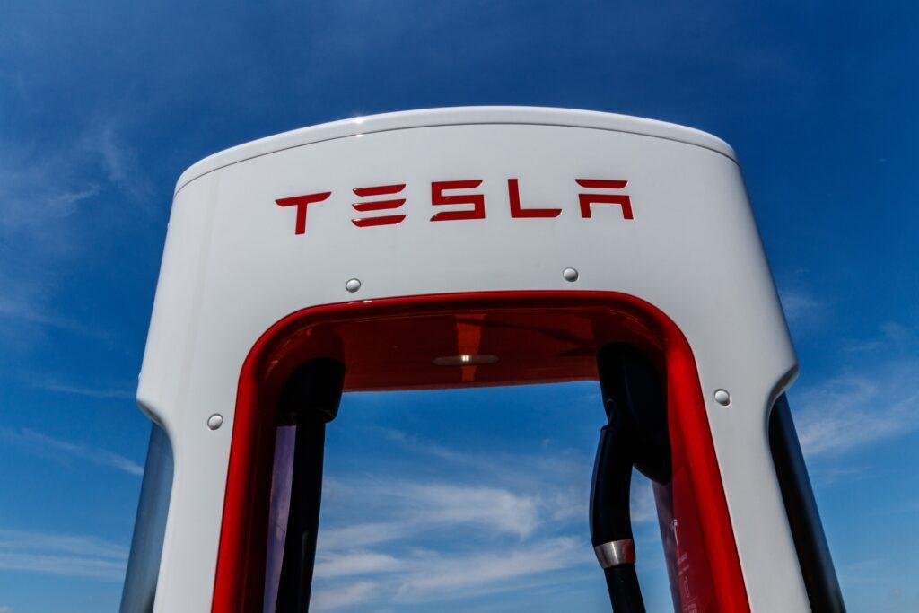 ¿Se acabaron los incentivos? Tesla ofrece un descuento de 3.000€ o 2 años de recargas