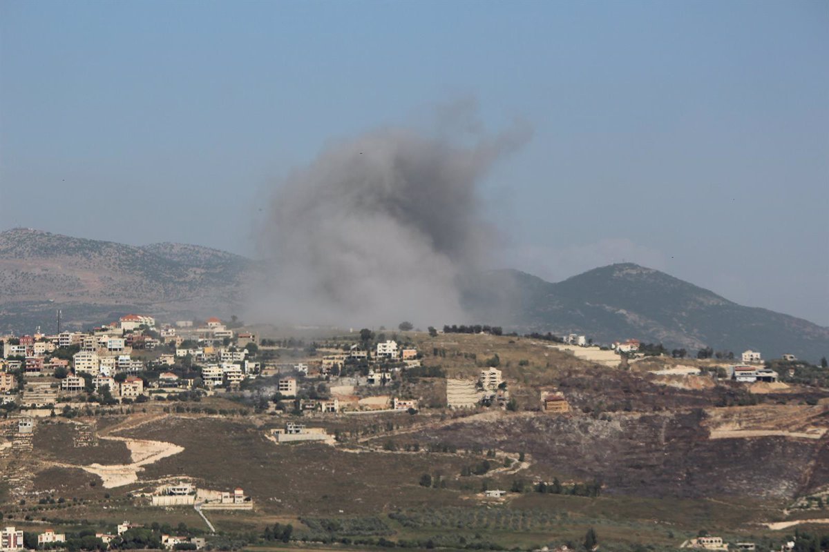Al menos cinco muertos en un ataque israelí a un convoy de Hezbolá en el norte del Líbano procedente de Siria