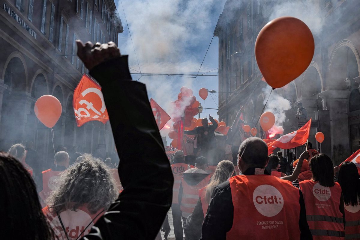 Ola de manifestaciones en Francia contra el Grupo Nacionalista.