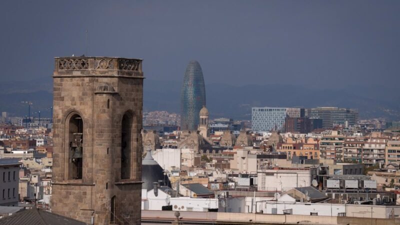 Barcelona firma convenio con constructoras para rehabilitación ciudad