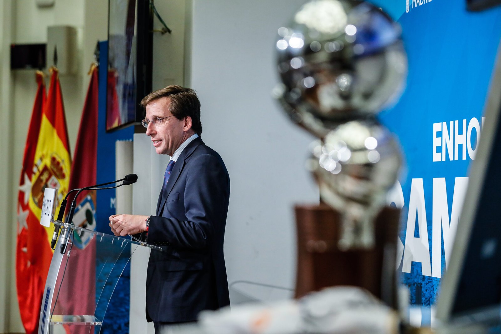 Almeida felicita al Real Madrid de baloncesto, el equipo más exitoso y orgullo de la ciudad.