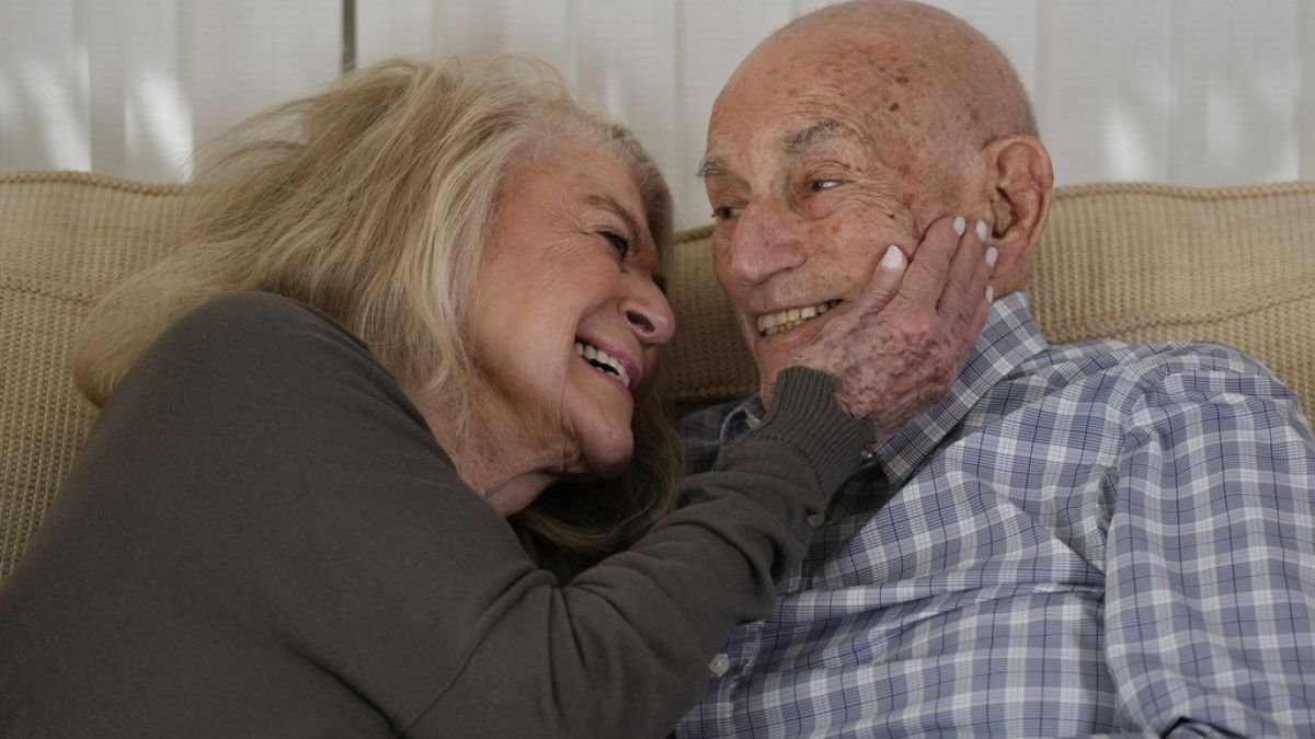 Amor eterno en Normandía: la boda de un veterano con el amor de su vida a los 100 años