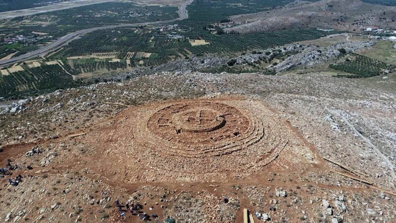 Arqueólogos descubren un misterioso edificio de piedra en el lugar del nuevo aeropuerto de Creta