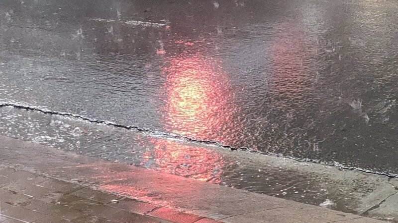 Aviso amarillo por tormentas con granizo en La Rioja, España.