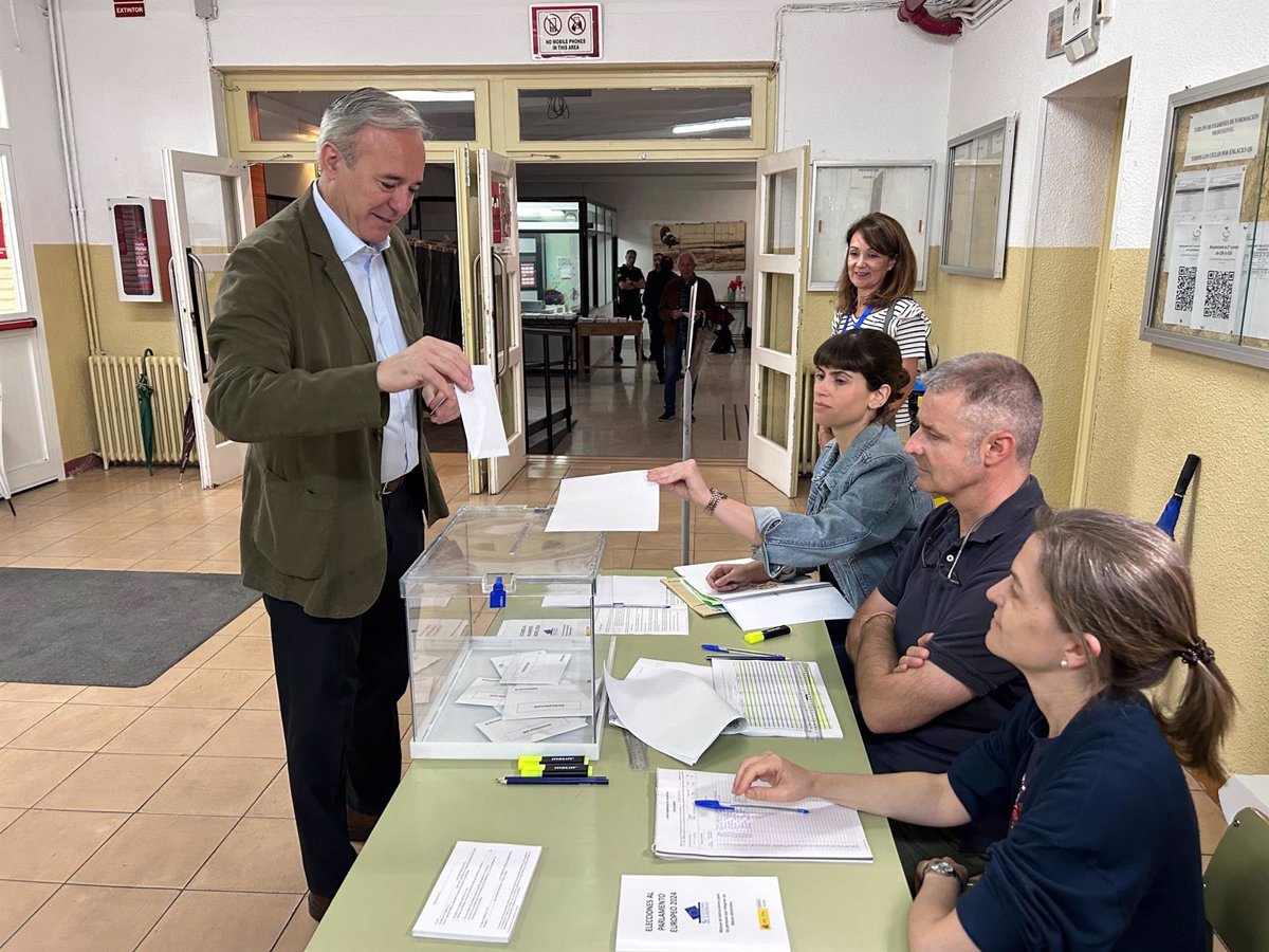 Azcón anima a votar en estas elecciones porque «se están decidiendo cosas que afectan a los aragoneses y a todos los españoles»