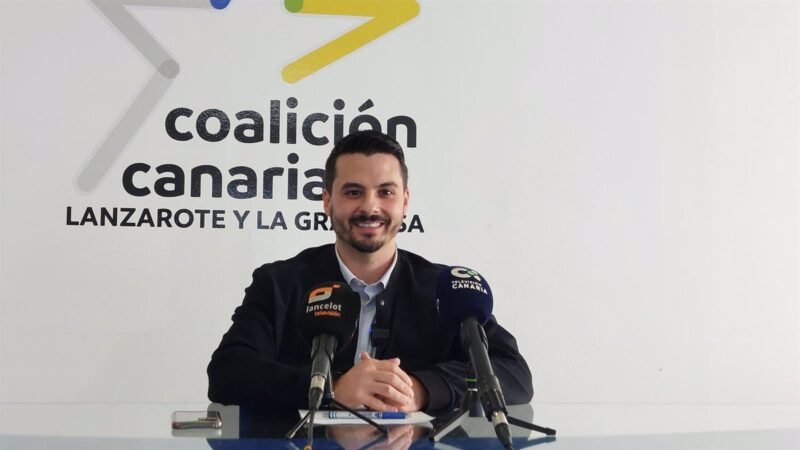 CC acusa a Vox de «arrinconar» a Canarias con sus «tesis xenófobas» sobre menores inmigrantes.