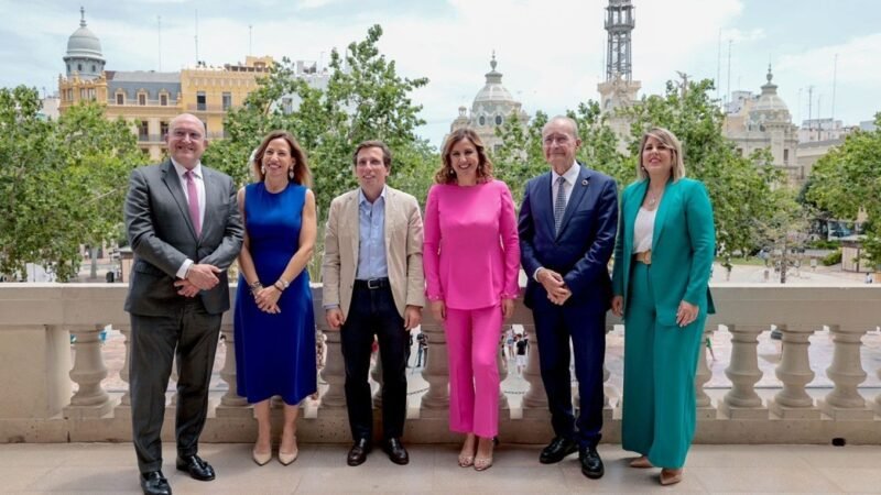 Ciudades españolas solicitan «financiamiento justo» al Gobierno

Valencia, Madrid, Málaga, Zaragoza y Valladolid exigen al Ejecutivo una «financiación equitativa»

Las ciudades de Valencia, Madrid, Málaga, Zaragoza y Valladolid reclaman al Gobierno una «financiación justa»