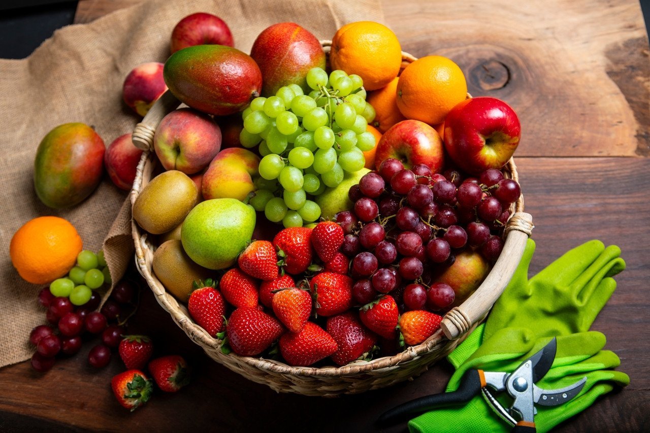 Coloca la fruta en la cesta y despídete del calambre.