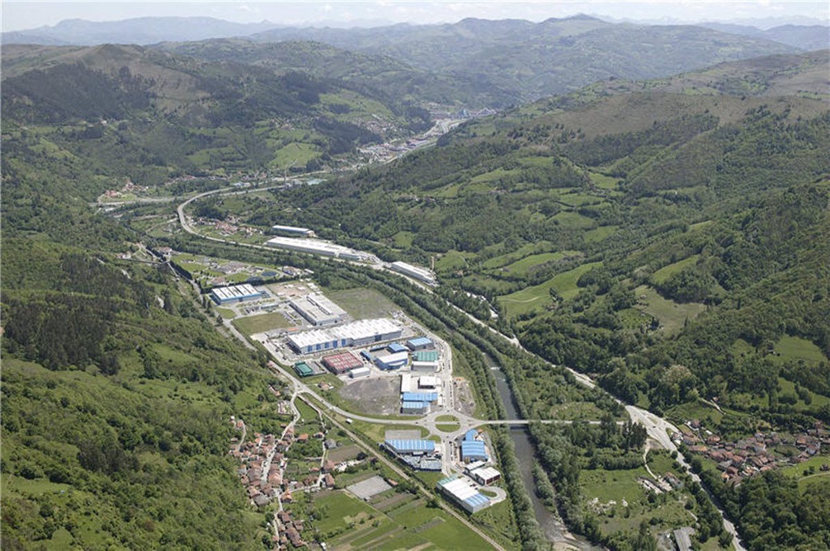 El Principado de Asturias mejora la eficiencia energética y seguridad en Baiña, Mieres.