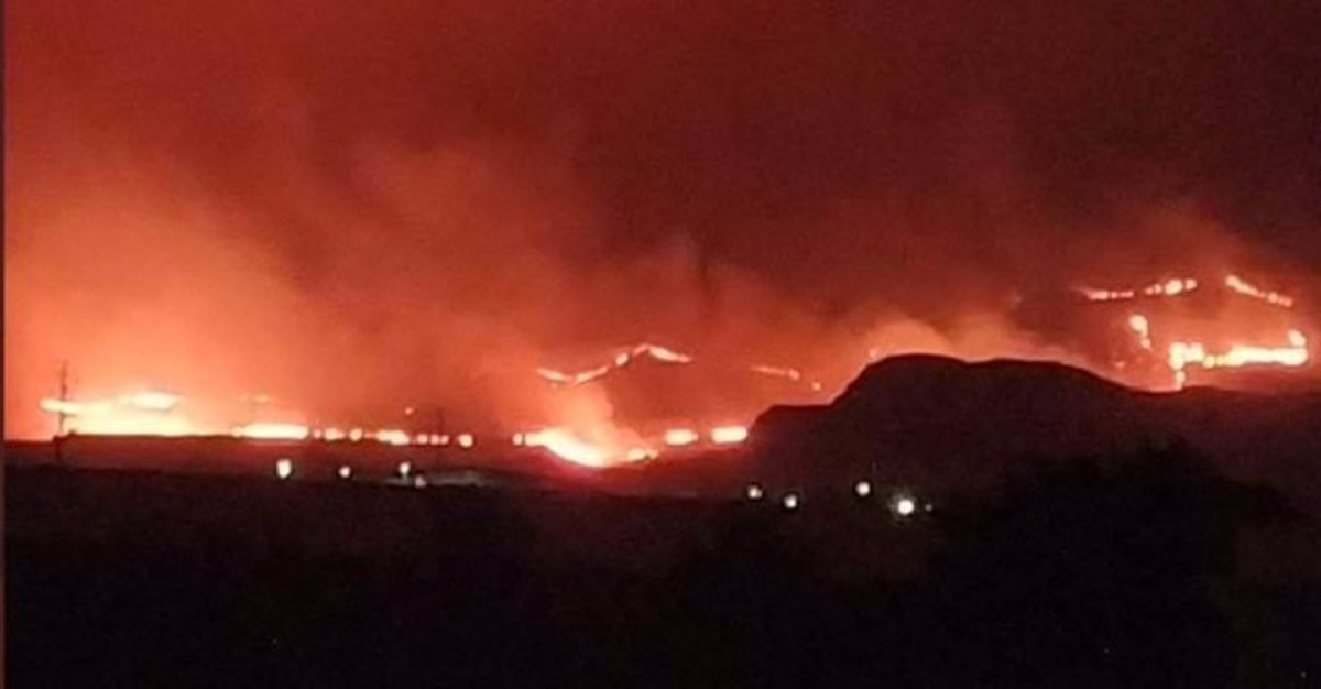 El incendio en la zona de El Jabonero de Níjar (Almería) se ha estabilizado, donde más de un centenar de militares están trabajando.