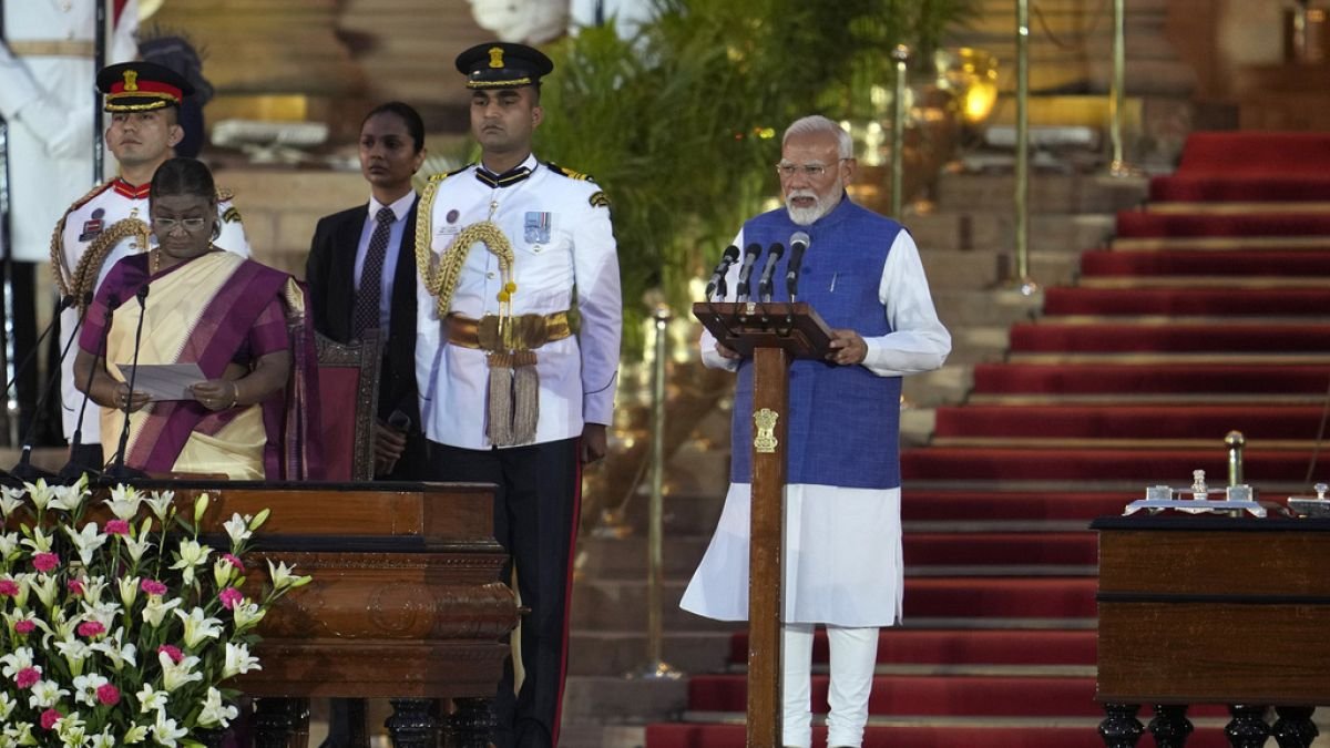 El primer ministro indio, Narendra Modi, ha prestado juramento para un inusual tercer mandato tras un pobre resultado electoral