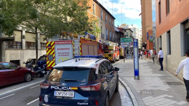 Estudiantes evacuados por incendio en residencia