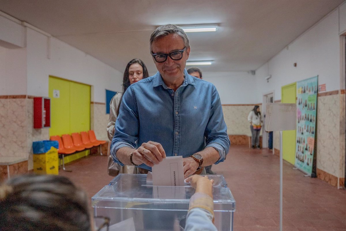 Gavira (Vox) subraya la importancia de acudir a las urnas este 9J en Andalucía, «la casa más pobre de Europa»