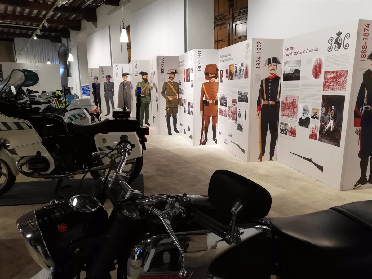 La Guardia Civil de Tráfico celebra su 65 aniversario con una exposición en el Cetate.