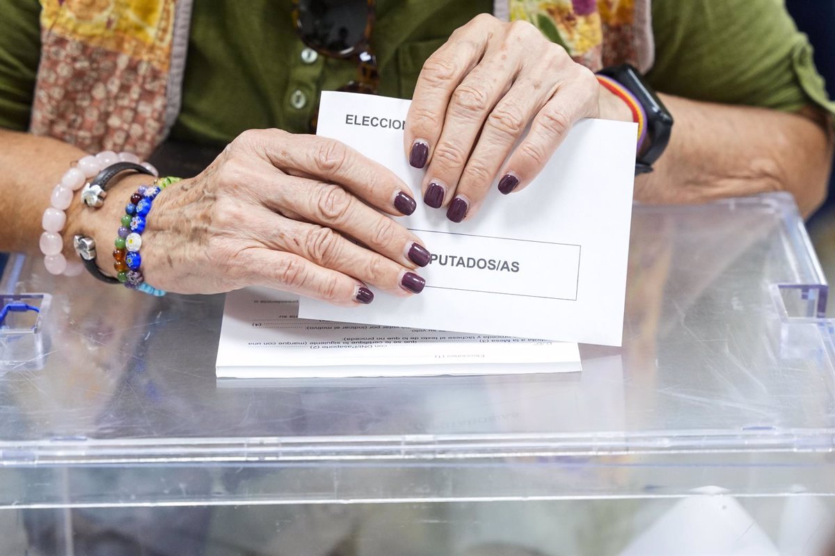La abstención en las elecciones europeas sube hasta el 60,9% en Baleares, donde 2.246 personas votaron en blanco y 1.783 votaron no
