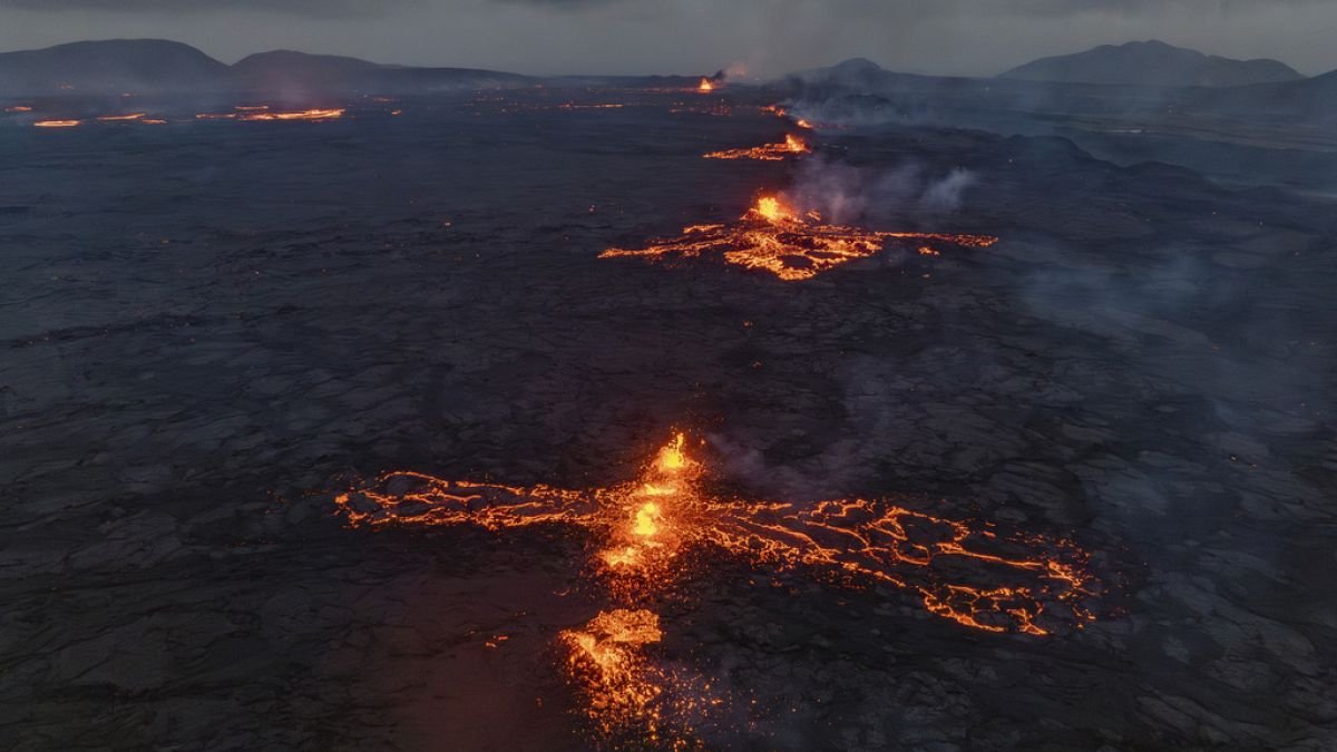 La alerta roja por los gases venenosos del volcán islandés continúa en Grindavík.