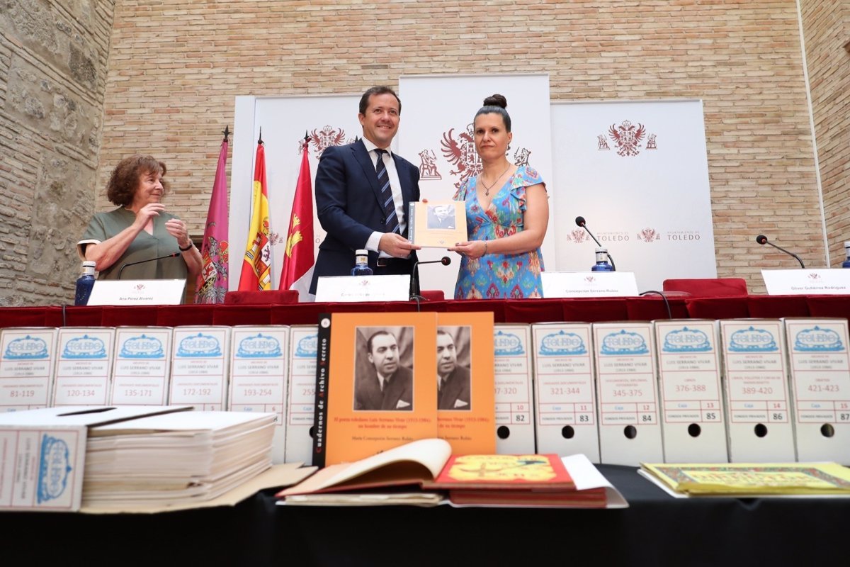 La familia de Luis Serrano Vivar dona archivo personal al Ayuntamiento de Toledo