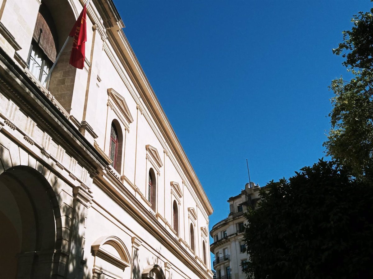 La oposición rechaza el presupuesto del Ayuntamiento de Sevilla y provoca una moción de confianza a José Luis Sanz (PP)