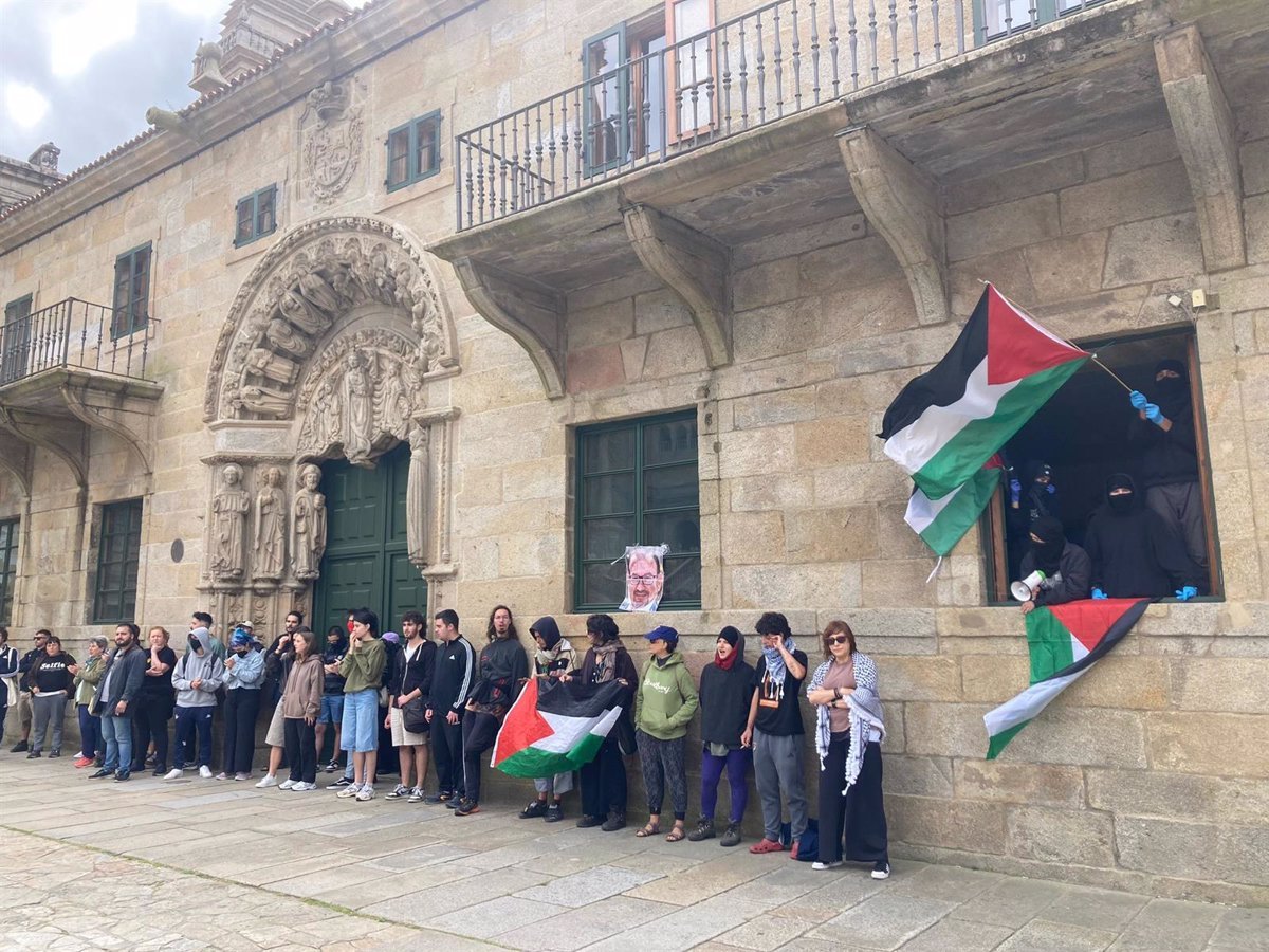 Los estudiantes del «campamento pro palestino» son encarcelados en la rectoría de la USC y bloquean la entrada de los trabajadores