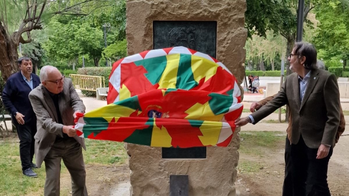 Monumento en Huesca: el hijo de George Orwell rinde homenaje a la implicación del escritor en la Guerra Civil Española