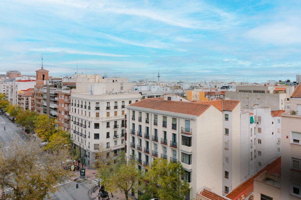 Propuesta de tasa turística de 3 euros en Madrid inspirada en Barcelona