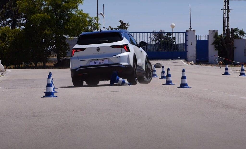 Renault Scenic E-Tech Electric en la prueba de Alce: difícil de controlar y poco maniobrable