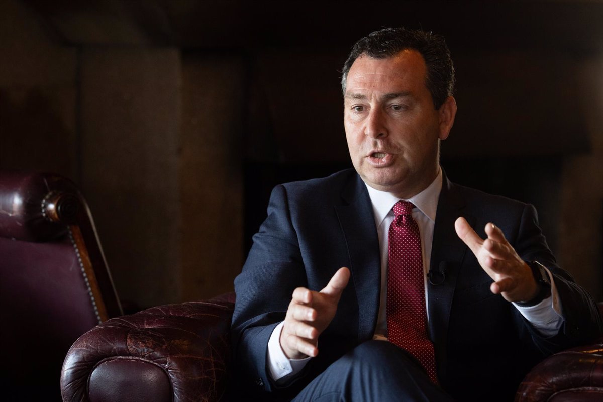 Salvamento asegura haber actuado correctamente con los balines y Galicia aprende del Prestige.