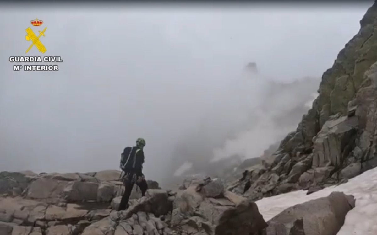 Tres alpinistas rescatados de unos acantilados cercanos al Pico Almanzor (Ávila)
