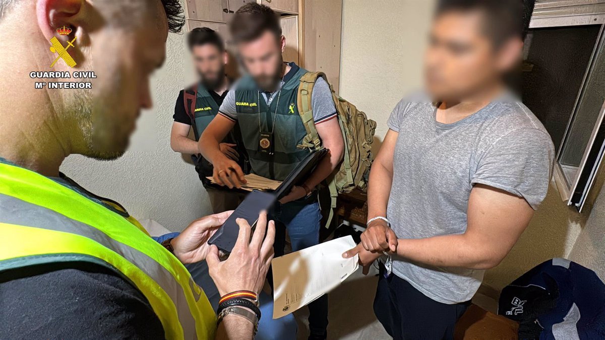 Un depredador cibersexual que engañaba a niñas para conseguir material pornográfico fue detenido en Murcia