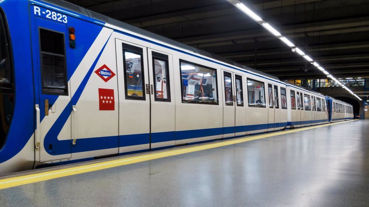 Un hombre muere al caer borracho a las vías y ser atropellado por el metro en Moncloa
