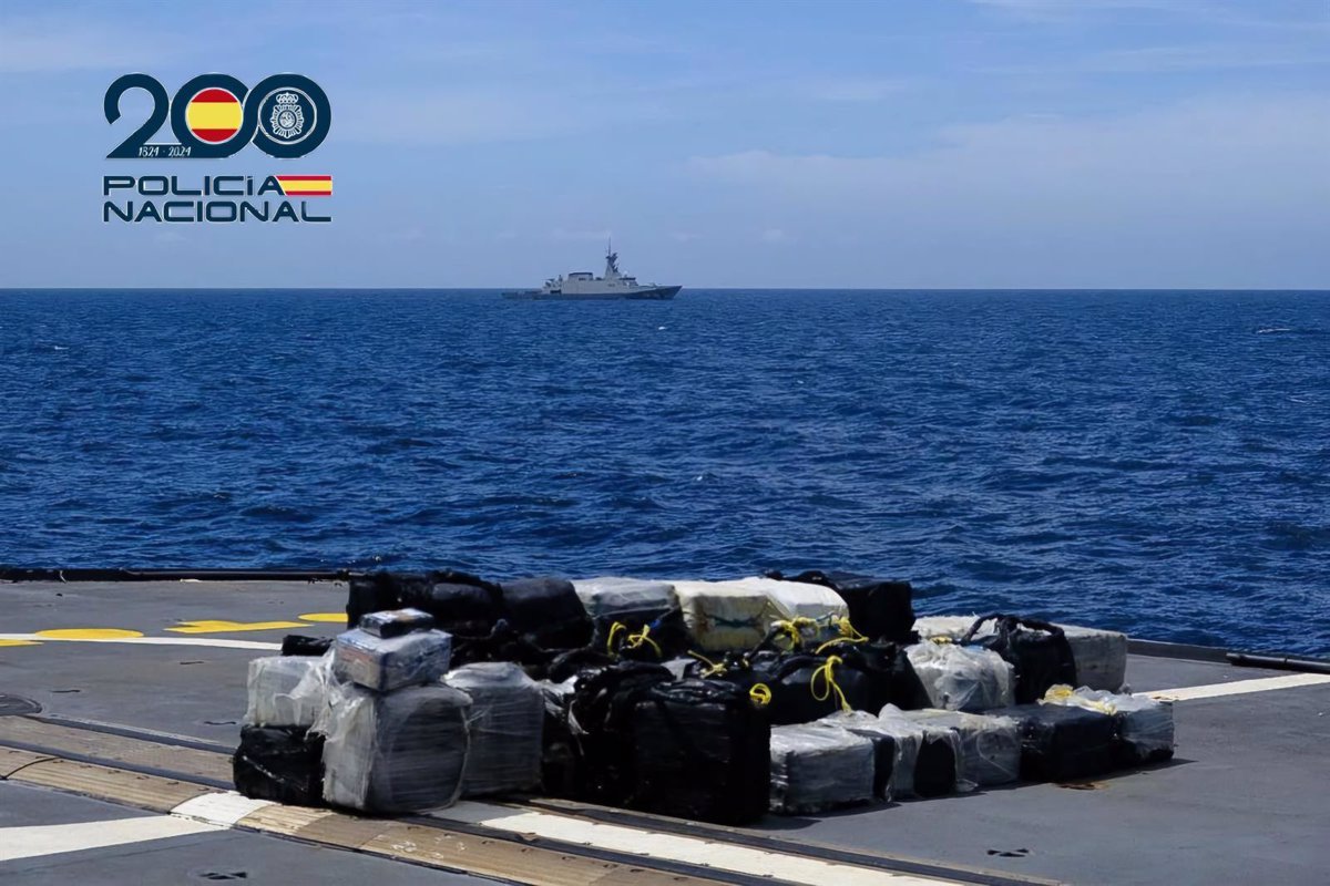 Un pesquero con 2,7 toneladas de cocaína procedente de Venezuela fue interceptado en aguas cercanas a Canarias