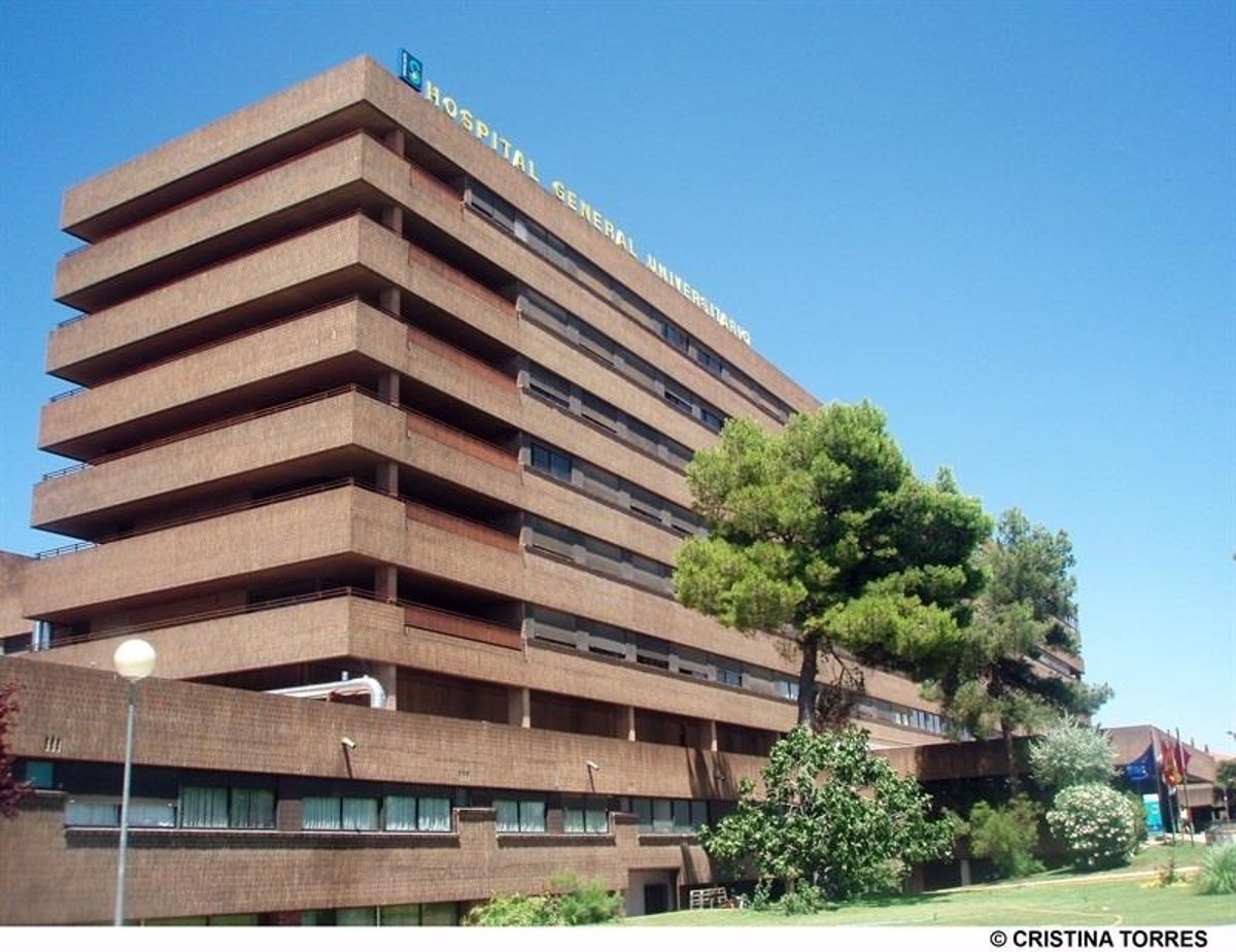 Un trabajador de 42 años es ingresado en el hospital de Albacete después de que le cayera material industrial encima.