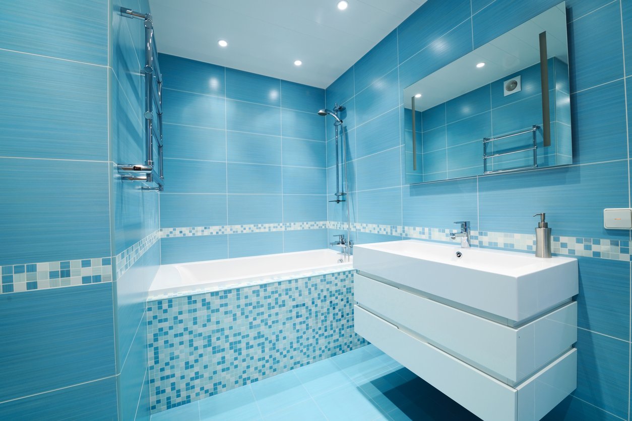 Azul glaciar, un color a evitar en el baño