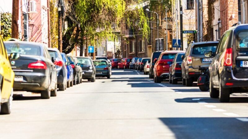 Aumento de tarifas de estacionamiento para coches pesados.