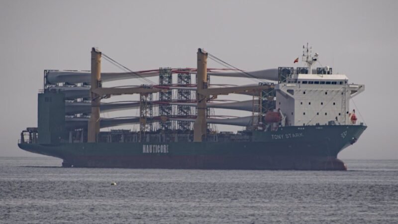 El barco ‘Tony Stark’ zarpa de Ceuta tras pagar 120.000 euros por un derrame de combustible.