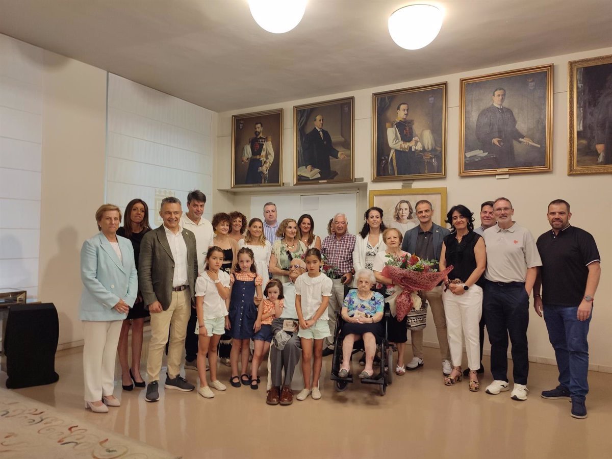 Logroño homenajea a los «abuelos» de la ciudad – Marcelina López Poza y Gregorio Pacheco, de 105 y 104 años respectivamente – por segundo año consecutivo.