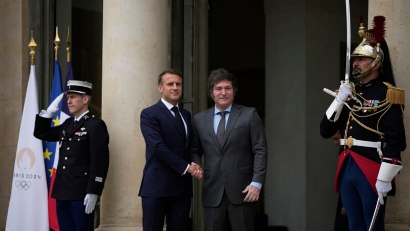 Reunión de Milei y Macron en París: reconciliación en el fútbol