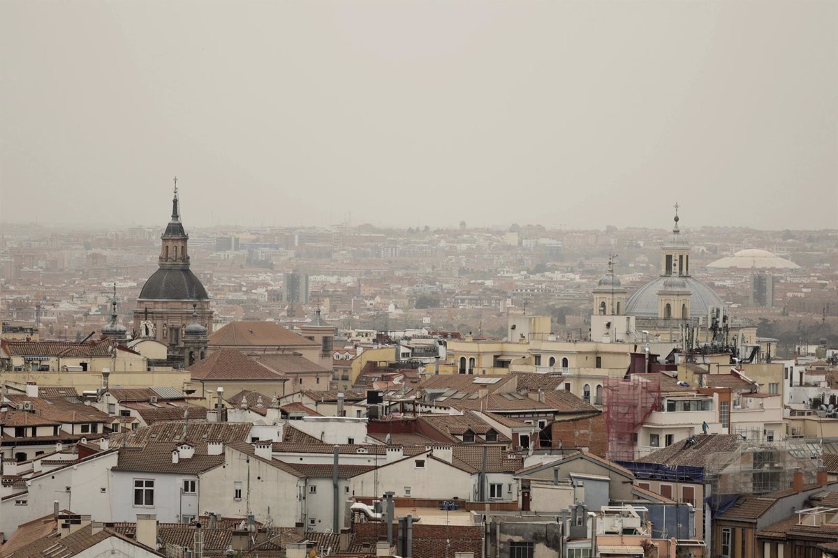 Altas temperaturas y niebla en la Península este domingo