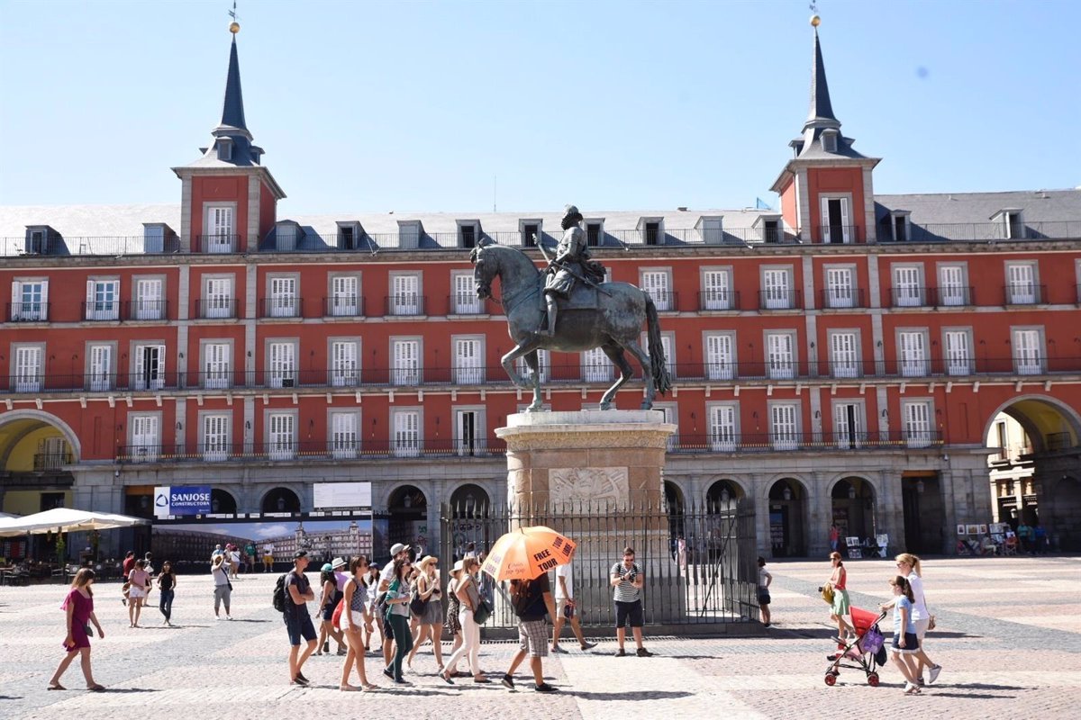 Aumento del 22,2% en llegadas de turistas internacionales a Madrid hasta mayo, con 6.466 millones gastados.