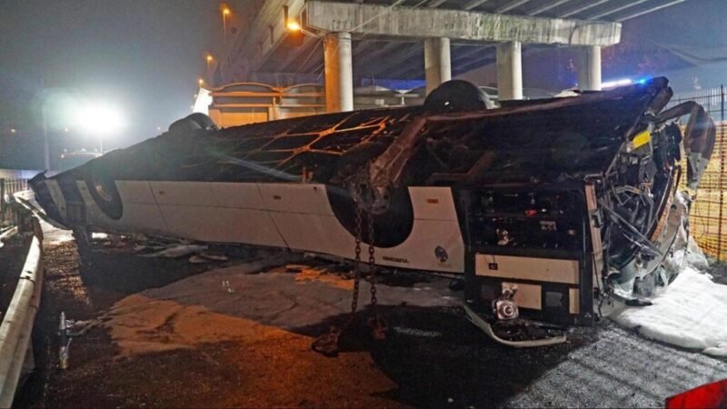 Autobús que cayó del paso elevado con control caducado