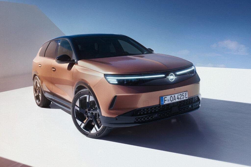 Batería de 98 kWh y alcance de 700 km